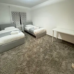 Homestay Rego Park, New York